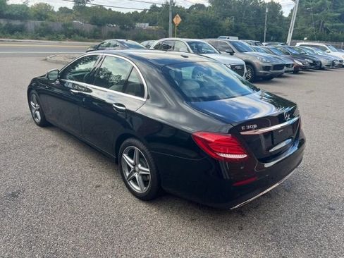 Used 2017 Mercedes-Benz E 300 4MATIC image 3