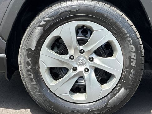 Used 2019 Toyota RAV4 LE FWD image 32
