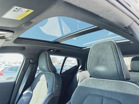 Used 2021 Volvo XC40 P8 Recharge w/ Advanced Package image 24