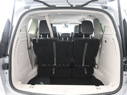 Used 2024 Chrysler Pacifica Select image 24