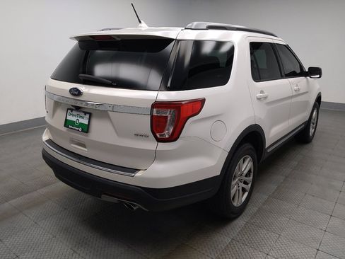 Used 2018 Ford Explorer XLT w/ Equipment Group 202A AWD/4WD image 9