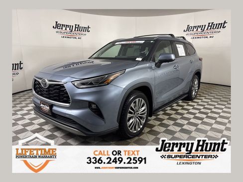 Used 2024 Toyota Highlander Platinum image 1