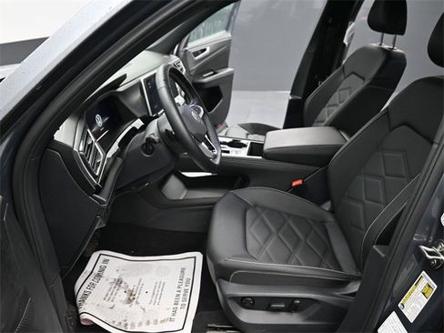 Used 2025 Volkswagen Atlas Cross Sport SE image 13