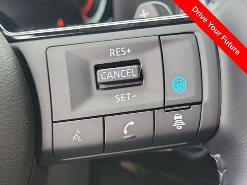Used 2025 Nissan Pathfinder Platinum FWD image 6