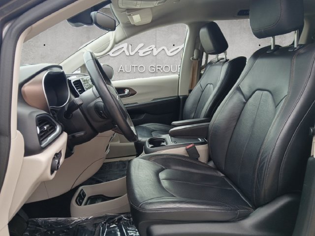 Used 2017 Chrysler Pacifica Touring-L Plus FWD image 20