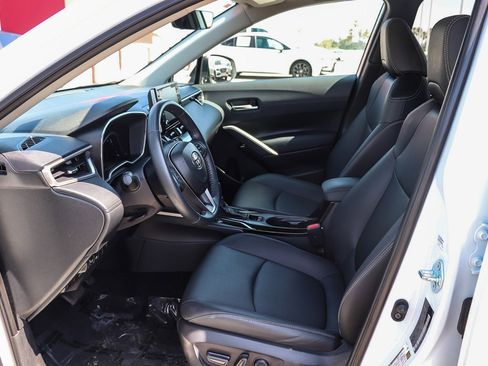 Certified 2022 Toyota Corolla Cross XLE image 17