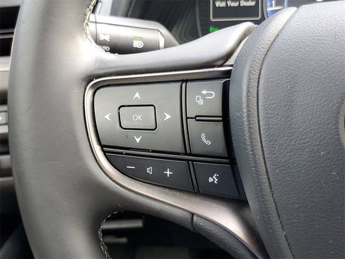 Used 2019 Lexus UX 200 image 21