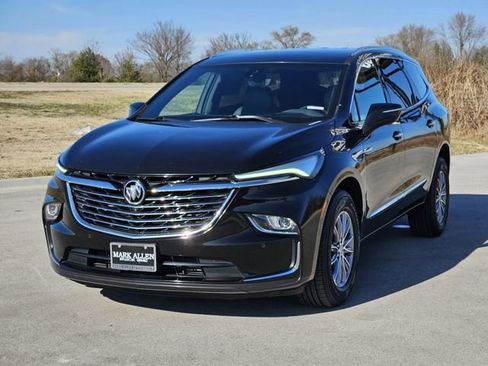 Used 2024 Buick Enclave Premium image 3