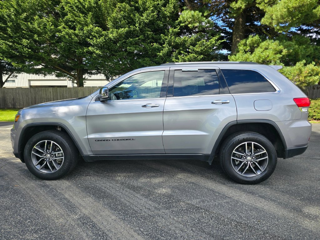 Used 2017 Jeep Grand Cherokee Limited w/ Luxury Group II AWD/4WD image 3