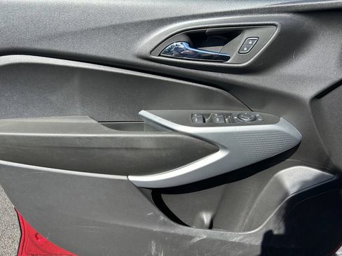 Used 2025 Chevrolet Trax LS FWD image 22