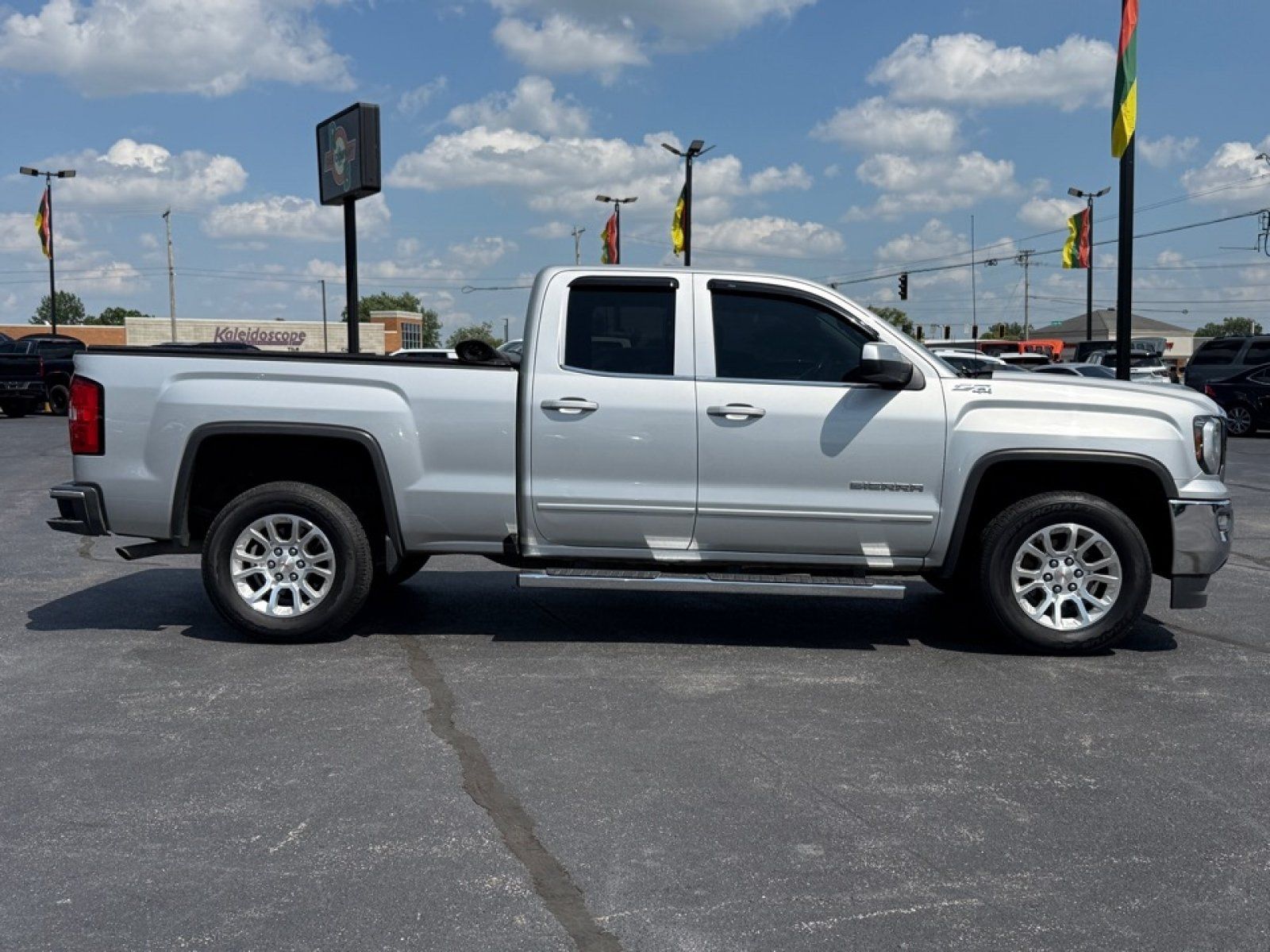 Used 2017 GMC Sierra 1500 SLE w/ Suspension Package, Off-Road AWD/4WD image 9