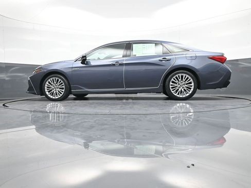 Used 2020 Toyota Avalon Limited image 32