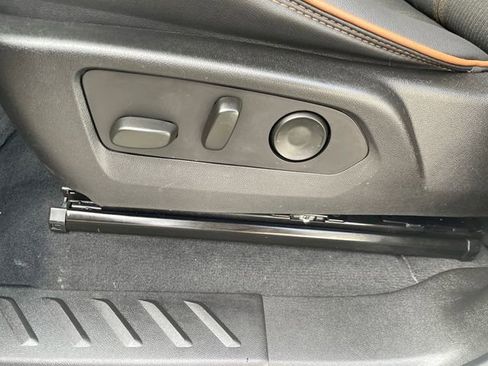 Used 2024 GMC Canyon AT4 w/ Technology Package image 40