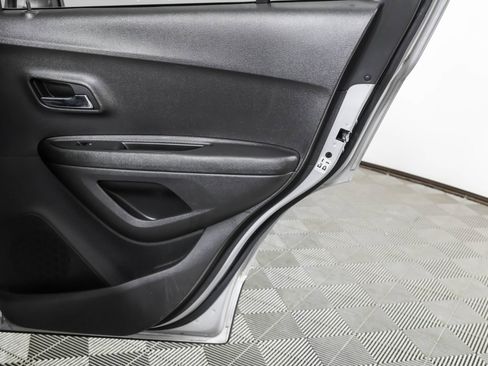 Used 2019 Chevrolet Trax LT w/ LT Convenience Package FWD image 41