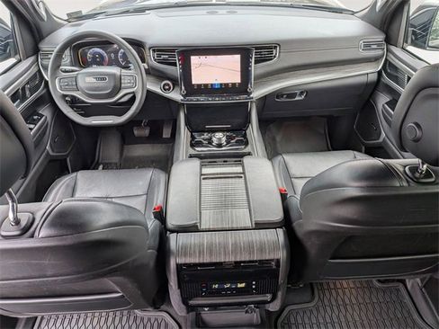 Certified 2024 Jeep Wagoneer Series III image 28