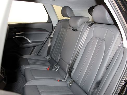 Used 2025 Audi Q5 Prestige AWD/4WD image 23
