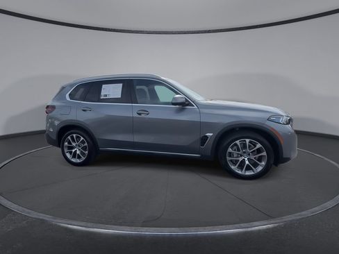 Used 2025 BMW X5 xDrive40i AWD/4WD image 2