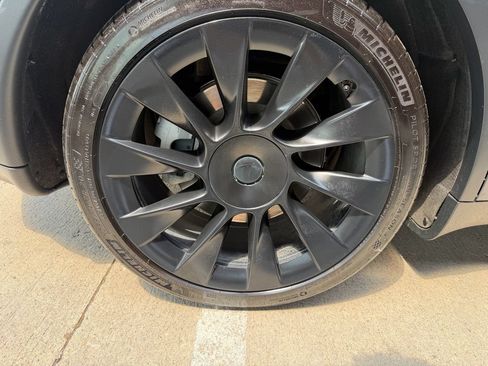 Used 2022 Tesla Model Y Long Range AWD/4WD image 44