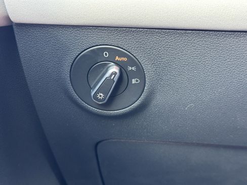 New 2025 Volkswagen Taos SE image 24