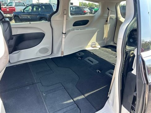 Certified 2024 Chrysler Pacifica Touring-L FWD image 7