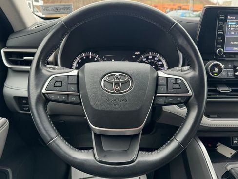 Used 2022 Toyota Highlander XLE image 25