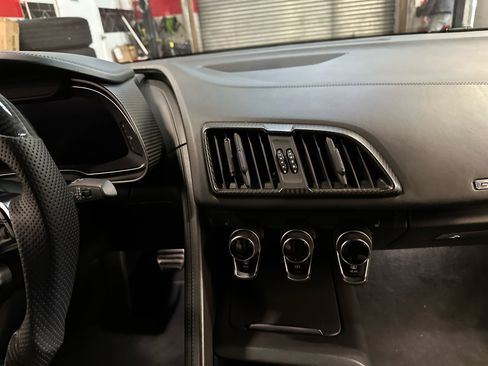 Used 2017 Audi R8 V10 w/ Carbon Exterior Package image 20