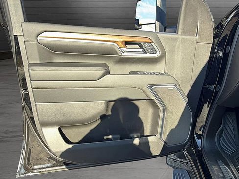 Used 2025 Chevrolet Silverado 2500 High Country w/ High Country Premium Package AWD/4WD image 16