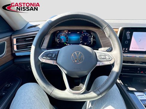Used 2025 Volkswagen Atlas SE AWD/4WD image 14