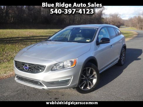 Used 2018 Volvo V60 T5 Cross Country w/ Convenience Package image 1