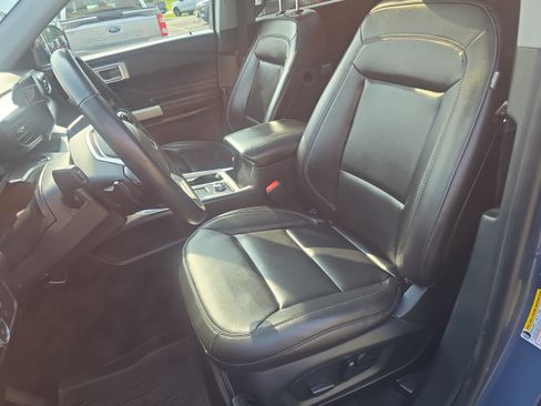 Used 2021 Ford Explorer XLT w/ Equipment Group 202A AWD/4WD image 9