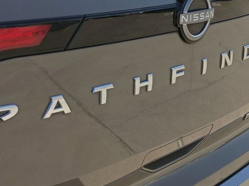 Used 2023 Nissan Pathfinder Platinum FWD image 10