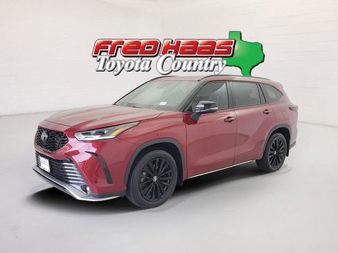 Used 2025 Toyota Highlander XSE AWD/4WD image 1