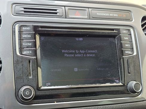 Used 2016 Volkswagen Tiguan SE image 24