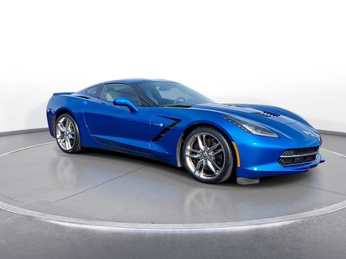 Used 2016 Chevrolet Corvette Stingray Coupe RWD image 2