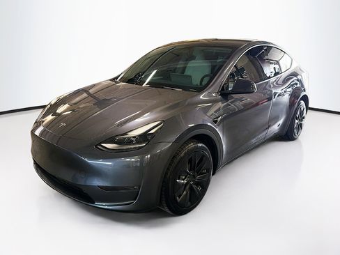 Used 2023 Tesla Model Y Long Range AWD/4WD image 3