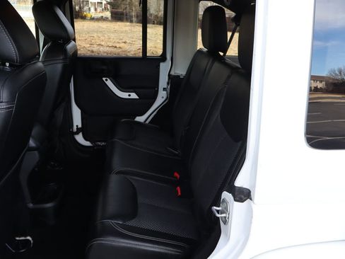 Used 2015 Jeep Wrangler Unlimited Sahara image 21
