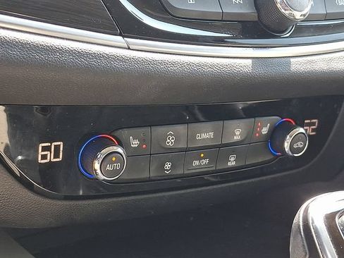 Used 2019 Buick Enclave Essence AWD/4WD image 16