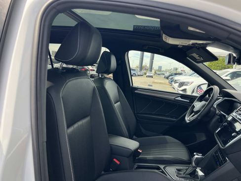 Certified 2023 Volkswagen Tiguan SE R-Line image 32