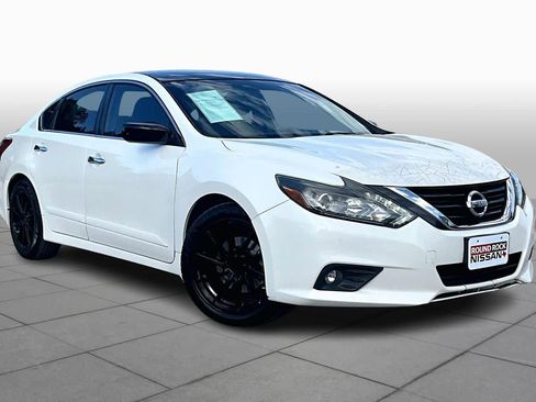 Used 2017 Nissan Altima 2.5 SR w/ Midnight Edition Package image 3