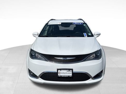 Certified 2019 Chrysler Pacifica Touring-L image 19