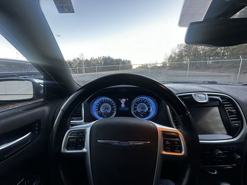 Used 2013 Chrysler 300 C image 9
