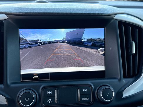 Used 2024 GMC Terrain SLT image 33