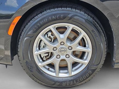 Used 2023 Chrysler Pacifica Touring-L FWD image 21