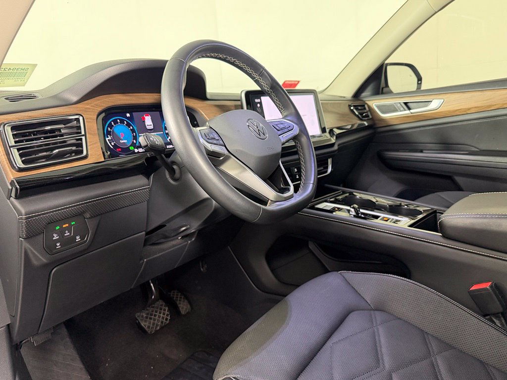 Used 2024 Volkswagen Atlas SE w/ Black Wheel Package FWD image 14