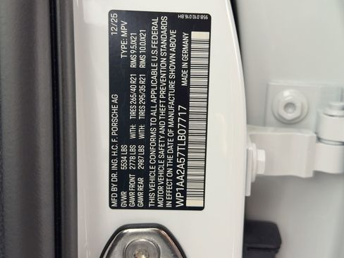 Used 2026 Porsche Macan image 21