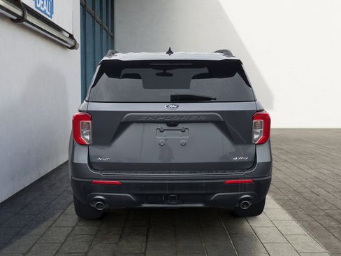 Certified 2023 Ford Explorer XLT w/ Equipment Group 202A AWD/4WD image 4
