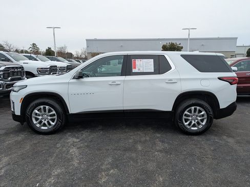 Used 2023 Chevrolet Traverse LS image 5