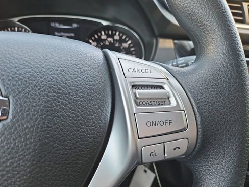 Used 2015 Nissan Rogue S AWD/4WD image 26