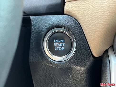 Used 2022 Toyota RAV4 Limited FWD image 26