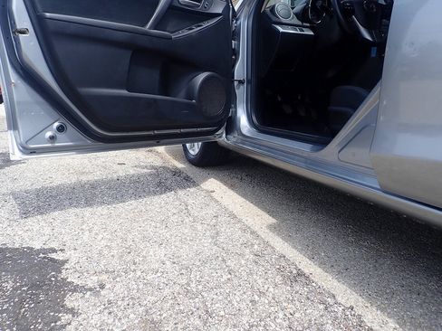 Used 2012 MAZDA MAZDA3 i Touring FWD image 10